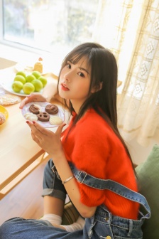 女班长哭着说不能生孩子视频